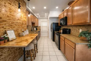 Spacious Home Near Downtown, Little Italy, Clinic - Image 3