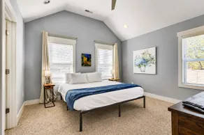 3 Bedroom Home- HUGE yard for pets 4 miles to Broadway - Image 3