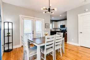 3 Bedroom Home- HUGE yard for pets 4 miles to Broadway - Image 5