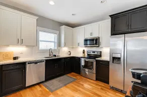 3 Bedroom Home- HUGE yard for pets 4 miles to Broadway - Image 4