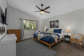 Centrally located! Fabulous home & Gated community - Image 4