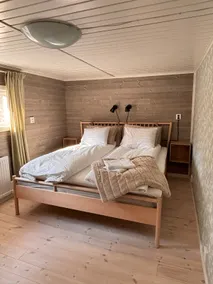 Cozy newly-renovated guest house with lakeside location. - Image 5