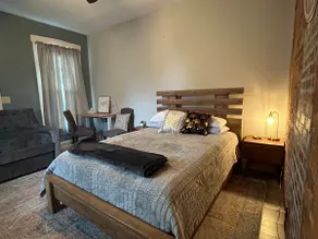 Centrally-located, 4-bed, 2 bath home with kitchen - Image 4