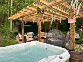 Luxury Lake Geneva cottage w/ sauna + hot tub + geodesic dome on 2-acres - Image 5