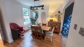 Beautiful 3 bed home with large driveway parking - Image 5