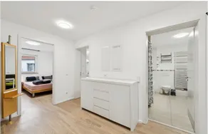 Bright direct to CityCenter TradeFair, Full 2-Bath - Image 3