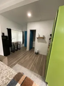 Newly remodeled efficiency apartment. - Image 5
