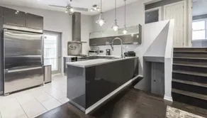Executive 2 BR / Office / King Bed / Fast Wi-Fi - Image 2