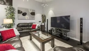 Executive 2 BR / Office / King Bed / Fast Wi-Fi - Image 5