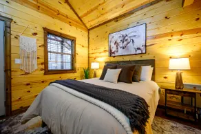 Cozy Couples Cabin w/ Private Hot Tub - Image 5