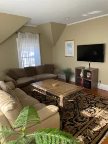 Victorian Near Beaches, 2nd Floor of 2 Family Home - Image 3