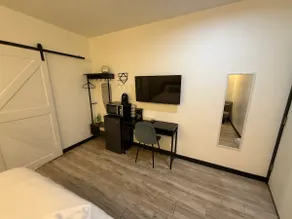 # Philadelphia Downtown Stylish & Cozy Studio - Image 2