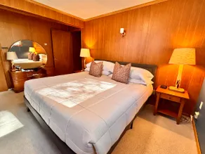 Cozy Midcentury Inspired GuestSuite w/Lots of Room - Image 4