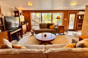 Cozy Midcentury Inspired GuestSuite w/Lots of Room - Image 2