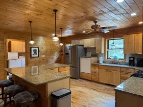 Iroquois Lodge | Pet Friendly! Minutes to Main St. - Image 3