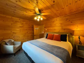 Iroquois Lodge | Pet Friendly! Minutes to Main St. - Image 4