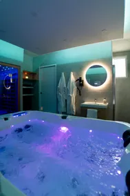 Relaxing Getaway - Jacuzzi - Sauna - Private - Image 2