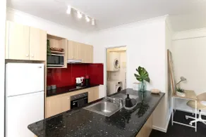 Spacious 2BR East Perth Pool Gym CATBus CBD Optus - Image 5