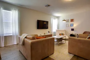 Comfort, relax, quiet near Woodlands |3 BED|2 BATH - Image 2