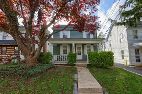 Spacious & Quiet 4 BD/2BA - Private Yard - Image 3