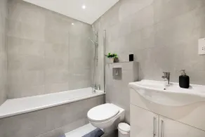 Luxury 2 bedroom Flat Sutton - Image 5