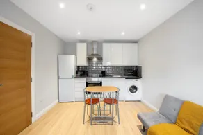 Luxury 2 bedroom Flat Sutton - Image 2