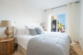 Exclusive 200 m² Luxury Beachfront Residence - Image 3