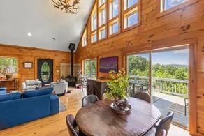 Peaceful Mountain Getaway: hot tub, hiking, views - Image 4