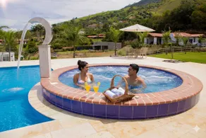 Luxury Villa with Pool, Jacuzzi and Lake - Image 3