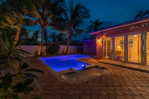 Sunset Oasis Tropical Retreat - Image 4
