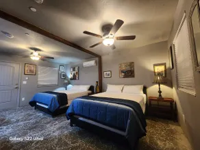 I 2 Executive Studio 2 Queen Beds Cabin - Image 3