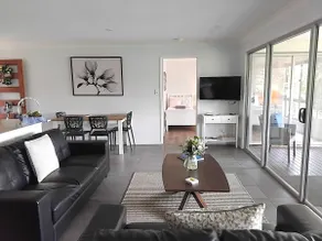 Kookaburra - Private One Bedroom Cottage with Lake View - Image 4