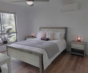 Kookaburra - Private One Bedroom Cottage with Lake View - Image 3