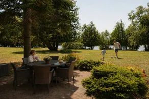 Charlevoix Lakefront Cottage - Image 3