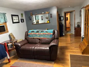 Hank's - Image 3