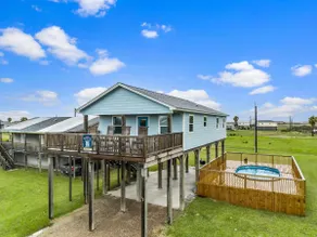 Spacious Home with Deck, Steps to the Beach - Image 4