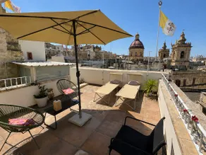 Birgu Square Townhouse, Rooftop & 3 Bathrooms - Image 4