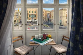 Birgu Square Townhouse, Rooftop & 3 Bathrooms - Image 4