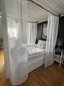 8 beds, 4 bedrooms including sheets/towels - Image 2