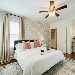 The Charming Cottage-Game Room-King Bed-Grill - Image 2