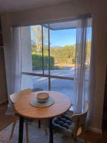 Flat in Leafy Farrer, Close to Canberra Hospital - Image 2