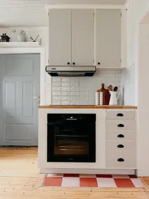 Charming house with wood stove near lake - Image 2