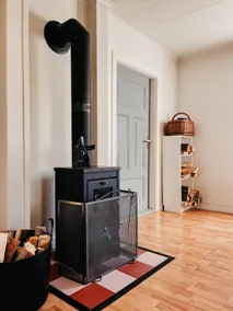 Charming house with wood stove near lake - Image 4