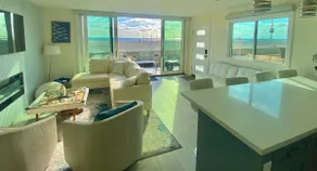 Beachfront Modern 2 Brdm/2 Bath on Strand - Image 2