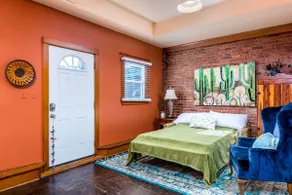 Sleeps 12, 5 King beds, 2 LivingRooms+ 2 Kitchens - Image 3