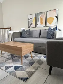 Blue apartment in Long Island, Ny - Image 5