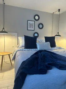Blue apartment in Long Island, Ny - Image 3