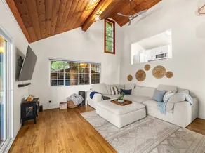 Peaceful Santa Cruz Mountain Retreat Near Beaches - Image 2