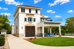 Bella Villa Waterfront Suite - Image 5