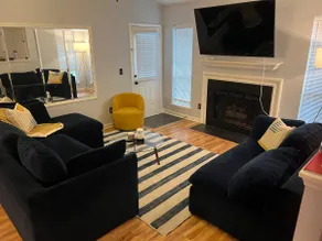 2BD Central to Coliseum, Downtown, Shops & Dining - Image 4